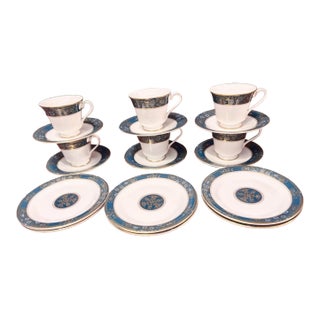 1990s Royal Doulton Carlyle English Fine Bone China H5018 6 Tea Cups & 12 Saucers - Made in England For Sale