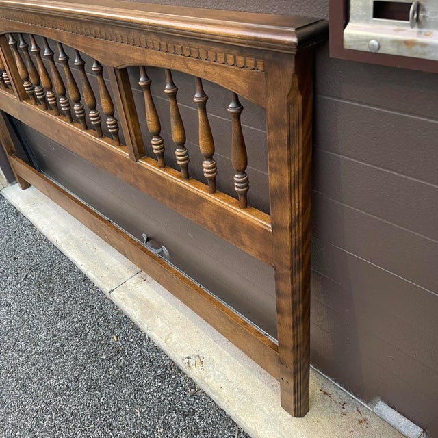 Vintage Ethan Allen Classic Manor Traditional Solid Maple King Spindle