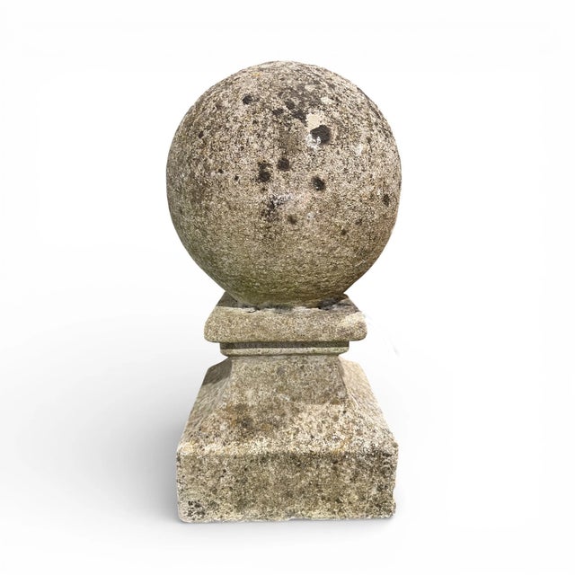 French 19th Century Pair of French Antique Stone Ball Finials For Sale - Image 3 of 5