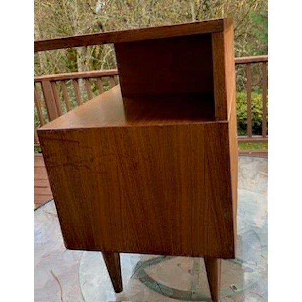 Ramseur Furniture Company Ramseur Mid Century Modern MCM Set of 3 Includes 5 Drawer Dresser, 8 Drawer Dresser and 2 Nightstands For Sale - Image 4 of 18