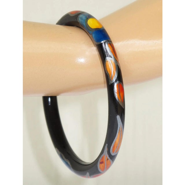 1920s Art Deco Black Celluloid Bracelet Bangle with Leaves Design For Sale - Image 5 of 7