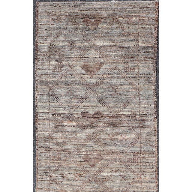 2020s Modern Hand-Knotted Runner in Wool With Diamond Design in Neutral Tones 3'0 X 11'4 For Sale - Image 5 of 11