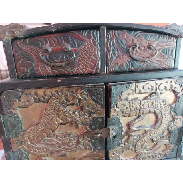 Paint Antique 1880s Chinese Dragon Lacquer Gilt Jewelry Chest Cabinet Qing Dynasty For Sale - Image 7 of 18
