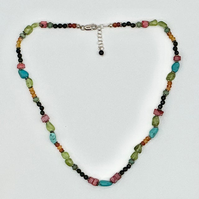 Rustic 1980s Vintage Southwestern Navajo Boho Chic Turquoise & Glass Beaded Necklace, 18” For Sale - Image 3 of 9