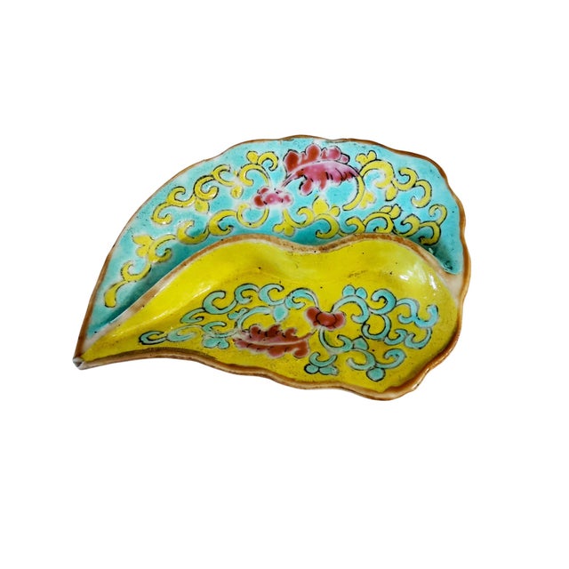 19th Century 19th-Century Qing Dynasty Porcelain Treasure, Leaf-Shaped Divided Dish For Sale - Image 5 of 9
