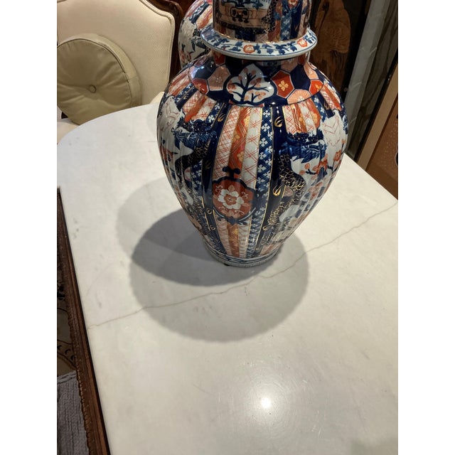 Set of 2 large Japanese Imari porcelain lidded ginger jars. 19th century Meiji period