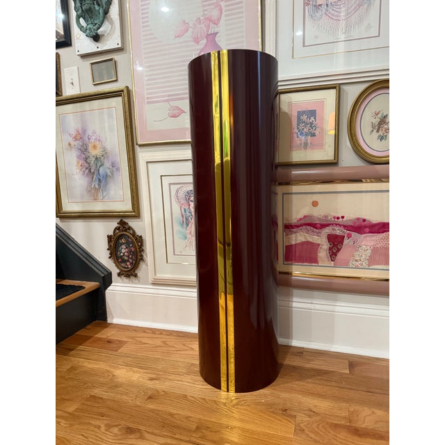 1980s Vintage High-Gloss Maroon Pedestal With Raised Brass Accent For Sale - Image 5 of 6