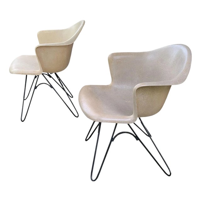 Pair of Fiberglass Armchairs With Angled Profiles in the Style of Lawrence Peabody For Sale