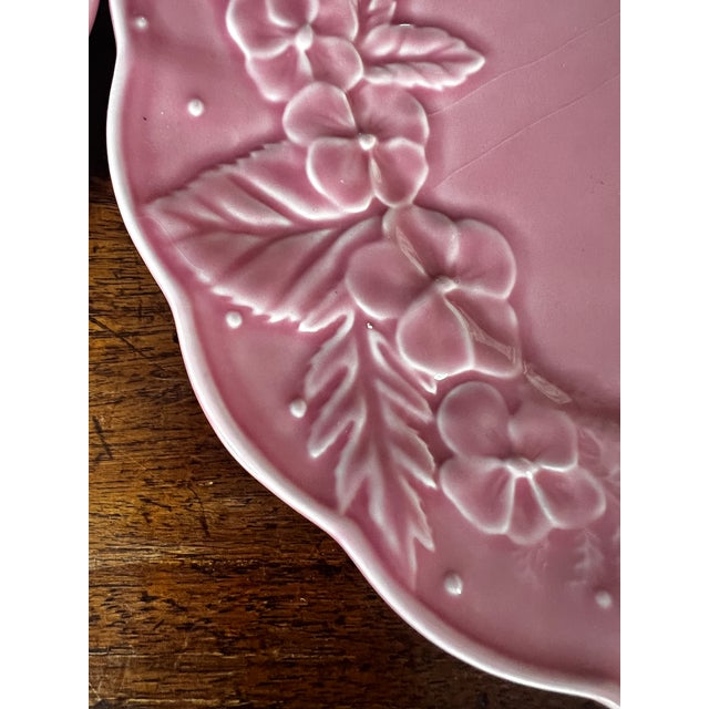 English 1980s Ingrid Pink Bordello Pinheiro Floral Fern Pansy Embossed Plate For Sale - Image 3 of 12