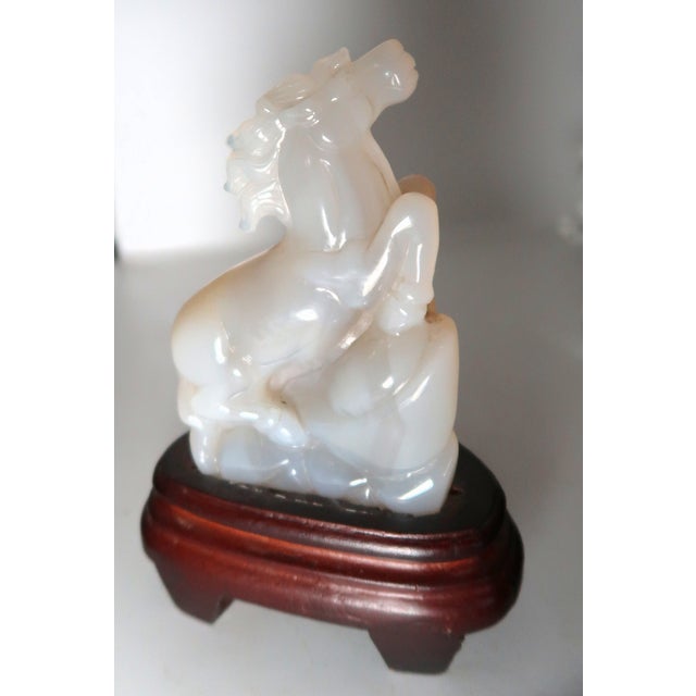 Early 20th Century Well-Carved Agate Sculpture of a Rearing Horse, Beautiful Natural Stone, Attached to Fitted Wooden Base For Sale In Miami - Image 6 of 10