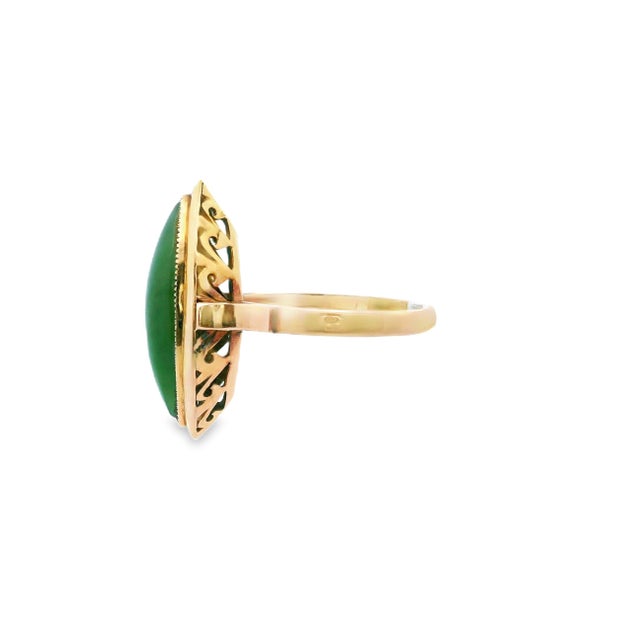 1970s 14k Yellow Gold Green Jade Cabochon Statement Ring, Size 8 For Sale - Image 9 of 13