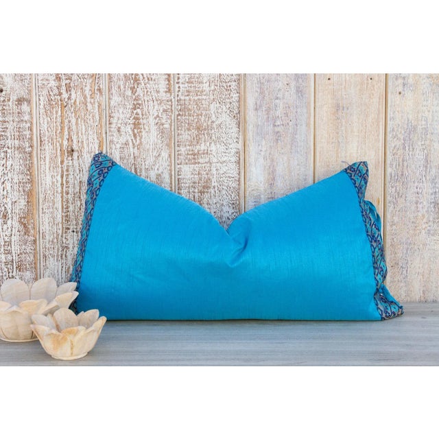 This brilliant silk lumbar pillow is a luxurious addition to any living room. Made out of silk with intricate borders of...