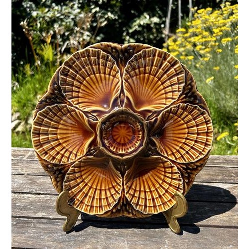 Stunning set of 6 French majolica oyster plates by the high quality maker Sarreguemines. Six scallop shaped shells...