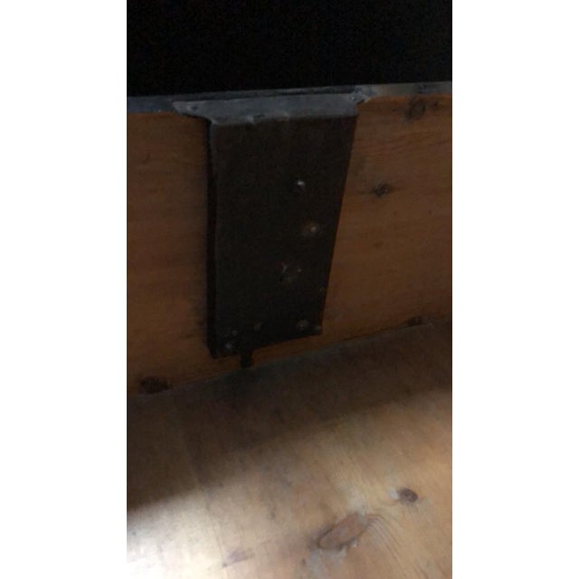 Chest of Drawers. Italian Commode, 18th Century For Sale In Miami - Image 6 of 11