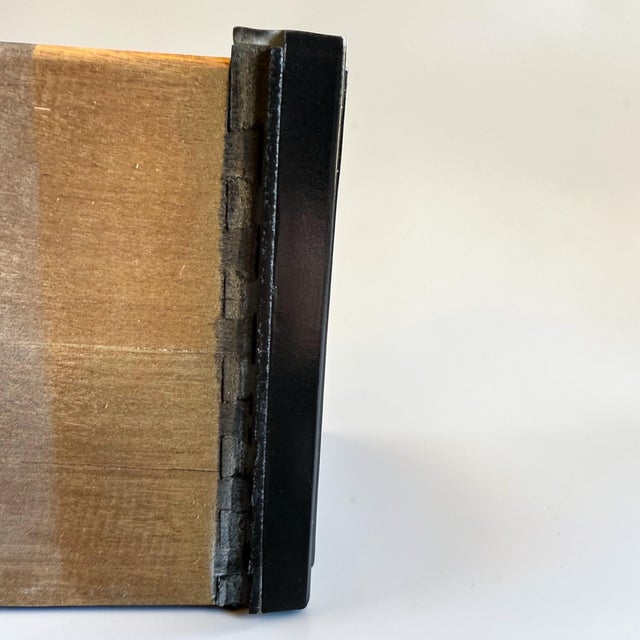 1970s French Provincial 9-Drawer Dresser in Black Lacquer With Gold Hardware For Sale - Image 9 of 9