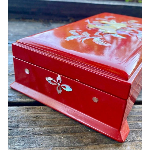 Vintage Japanese Red Lacquer Smoking Box With Mother-of-Pearl Pomegranate Inlay, KBS-Tv Presentation Piece, 1963 For Sale - Image 4 of 12