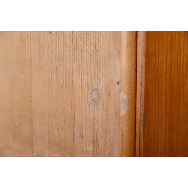 This retro 1960s wardrobe is soft and unique. Its rounded lines are reminiscent of the famous Mado sideboards. A tall...