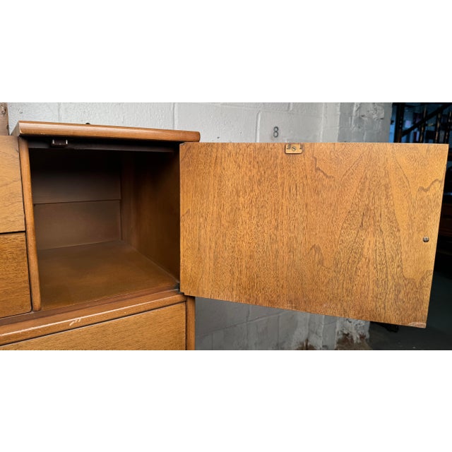 Broyhill Premier Division Mid-Century Highboy Dresser For Sale - Image 15 of 17