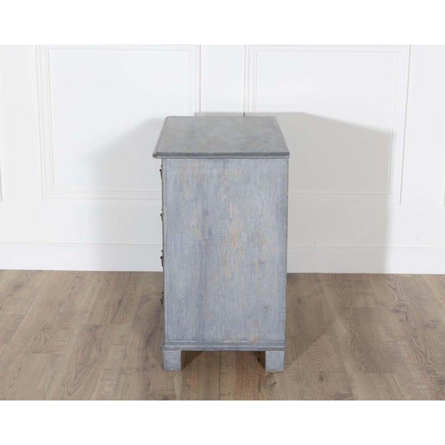 Swedish Gustavian Style Painted Chest of Drawers, circa 1960 For Sale In Atlanta - Image 6 of 8
