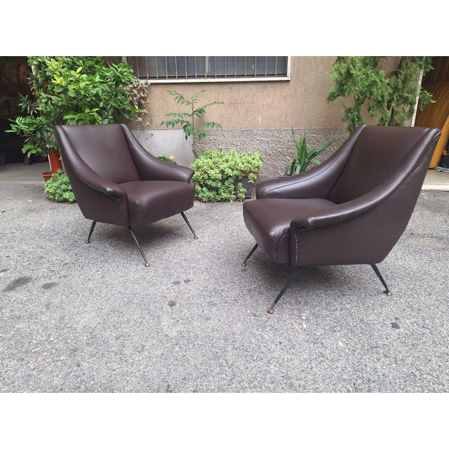 Brown Armchairs in Dark Brown Eco-Leather, Iron Legs and Brass Finish by Gigi Radice for Minotti, 1950s, Set of 2 For Sale - Image 8 of 8