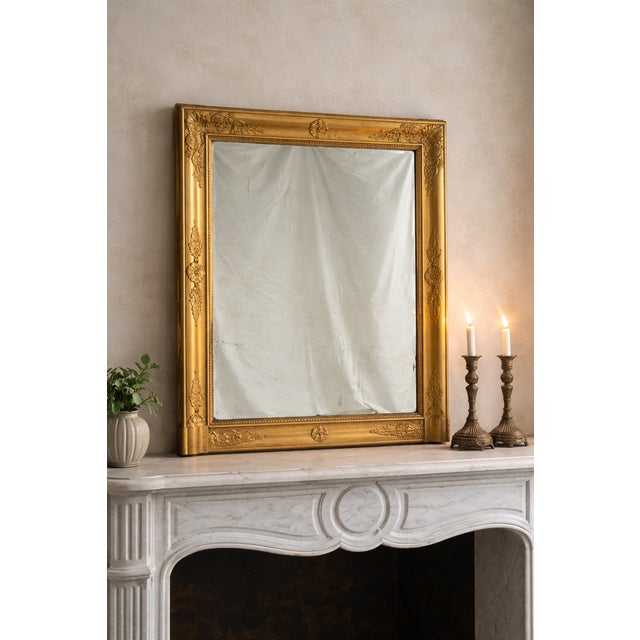 French rectangular mirror from the 19th century featuring a finely carved gilded wooden frame. Decorated with acanthus...