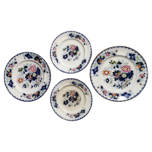 English Victorian Style Plates with Royal Arms Mark, 1837, Set of 4 For Sale
