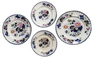 English Victorian Style Plates with Royal Arms Mark, 1837, Set of 4