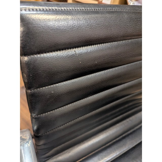 1960s MCM Charles Eames Aluminum Group Ea117 Black Leather Desk Chair by ICF For Sale - Image 10 of 10