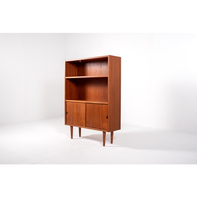 Mid-Century Danish Teak Bookcase with Sliding Doors from Sejling Skabe, 1960s For Sale - Image 6 of 16