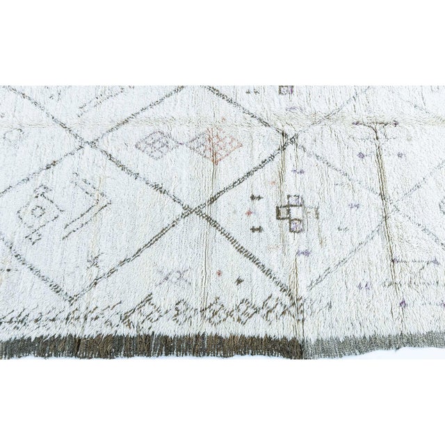 Doris Leslie Blau Moroccan Vintage Geometric Cream Hand-Knotted Wool Rug For Sale - Image 4 of 7