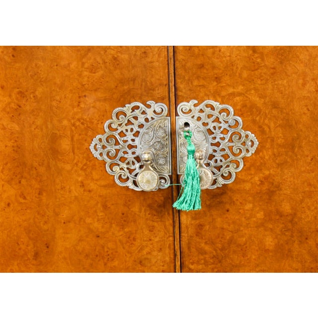 1950s 20th Century Burr Walnut Cocktail Cabinet For Sale - Image 5 of 18