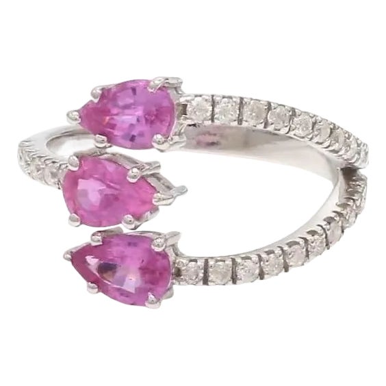 Natural 1.43 cts pink sapphire with 0.32 cts diamond ring in 18k gold For Sale