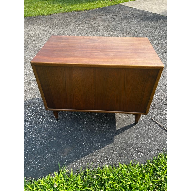 Mid Century Lane Acclaim Record Cabinet Dove Detail For Sale - Image 11 of 11