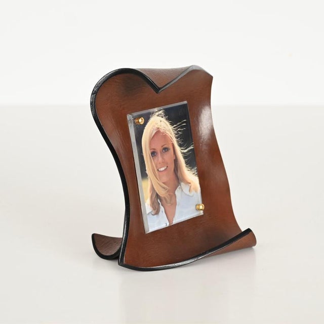 Gorgeous photo frame fully made in a fantastic curved leather. This unique and charming object was hand-made in Italy...