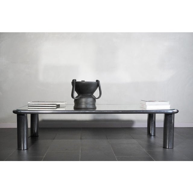 This coffee table was designed by Gianfranco Frattini for Cassina in 1968 and is part of the Sesann series. It features a...