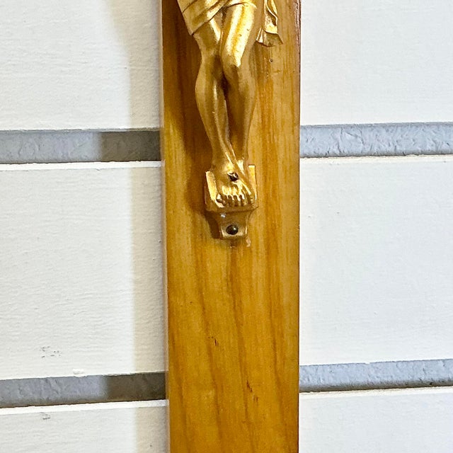 Camel 1940s Vintage Traditional Rustic European German Pine Crucifix For Sale - Image 8 of 9