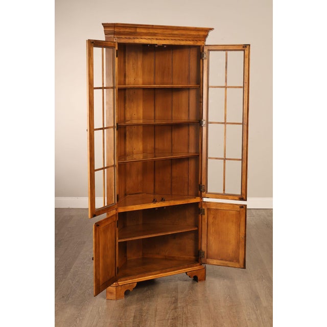 Ethan Allen Ethan Allen 1776 Collection Pair of Maple Corner Cabinets For Sale - Image 4 of 18