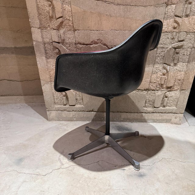 Mid-Century Modern Black Fiberglass Desk Armchair Charles & Ray Eames Herman Miller Mid-Century For Sale - Image 3 of 15