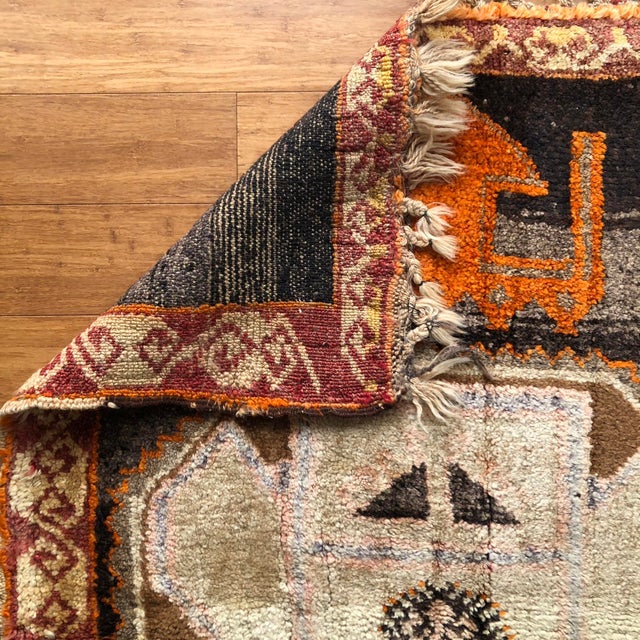 Accent Vintage Rug | Medallion | 3'4" X 4'5" For Sale - Image 4 of 7