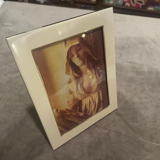 1970s Mid-Century Modern Brass and Cream Lacquered Metal Italian Picture Frame For Sale - Image 9 of 11