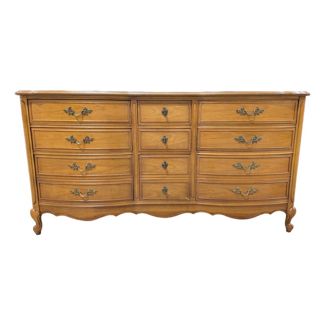 Late 20th Century Dixie Furniture Company Vintage French Provincial Nine-Drawer Wood Dresser For Sale