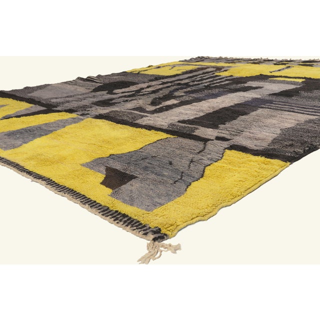 22076 Contemporary Beni Mrirt Moroccan Rug, 08'11 x 11'10. The Golden Monolith: A Contemporary Beni Mrirt Moroccan...