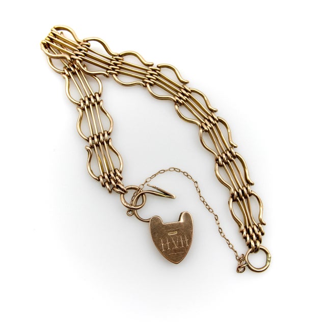 Late 19th Century Victorian 9k Gold Gate Bracelet With Padlock Heart Clasp For Sale - Image 4 of 8