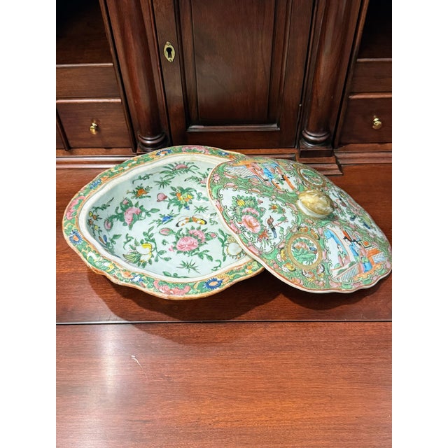 Antique Chinese Porcelain Famille Rose Medallion Tureen With Scalloped Lid For Sale - Image 11 of 15