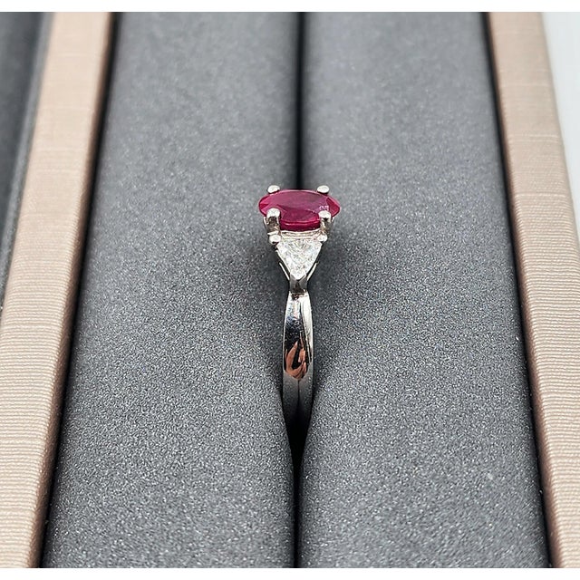 0.87 Ct Ruby & Diamond Ring Size 7 For Sale In Chicago - Image 6 of 9