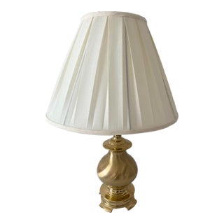 Solid Brass Traditional and Classic Curvaceous Urn Shaped Lamp Mint Condition For Sale
