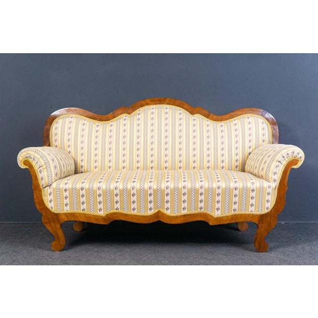 Object: Sofa Epoch & Style: Biedermeier - 1st half of the 19th century Features - solid pine frame in walnut veneer -...