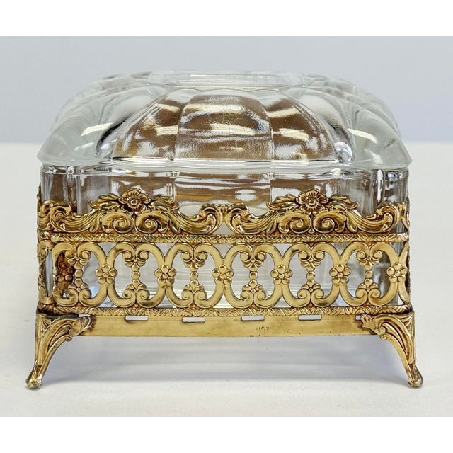 Vintage Hollywood Regency Style Glass Trinket Box W/ Footed Brass Filigree Base For Sale - Image 4 of 11