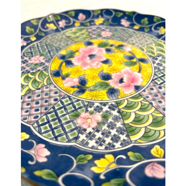 Mid-Century Modern MCM Gump’s Japanese Scalloped Gold Rimmed Imari Floral Porcelain Plates - A 10 Piece Set For Sale - Image 3 of 9