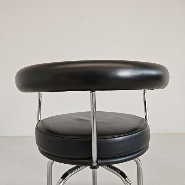 Black Leather LC7 Swivel Armchair by Charlotte Perriand for Cassina, 1980s For Sale - Image 6 of 18